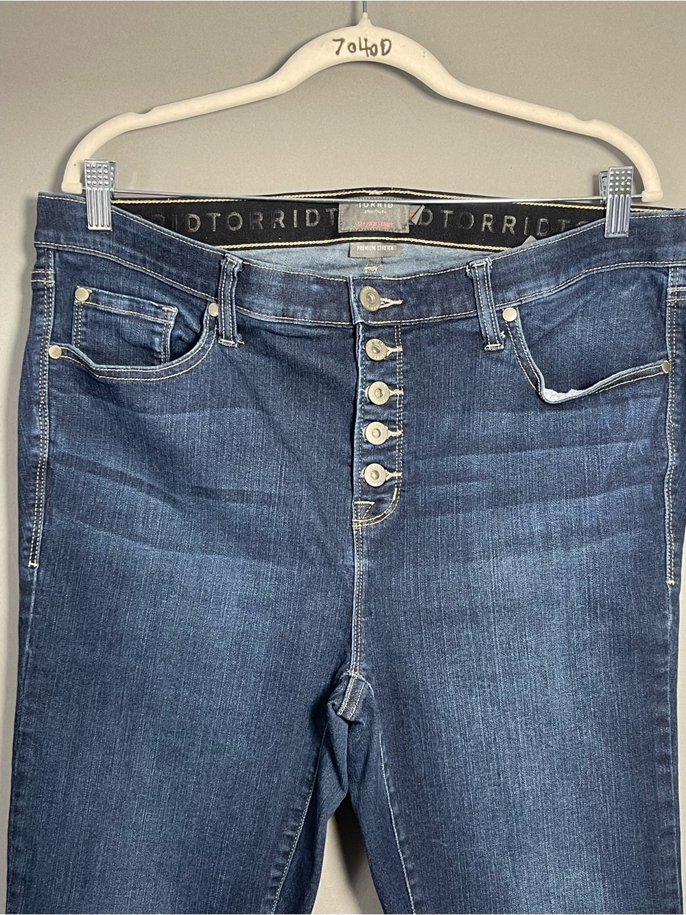 Torrid Sky High Skinny Jeans Women’s Size 16T Dark Wash Frayed Hem Stretch